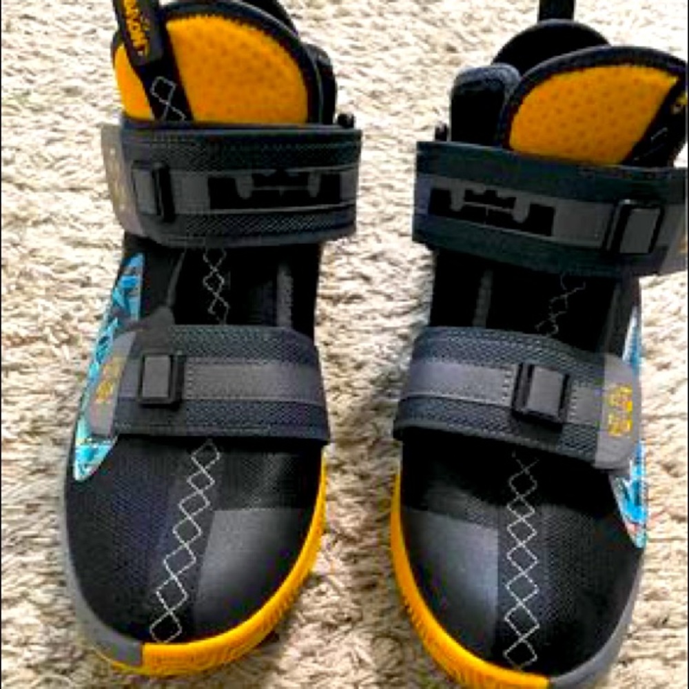 Men’s size 7 shoes
